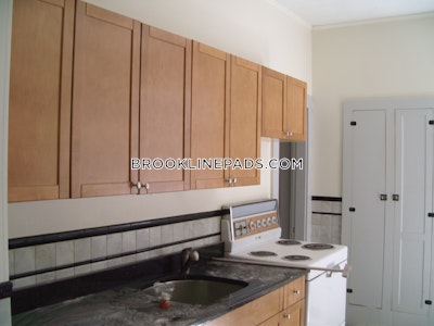 Brookline 4 Bed 2 Bath BROOKLINE- BOSTON UNIVERSITY $6,100  Boston University - $6,400