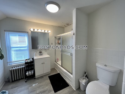 Somerville 5 Beds 2 Baths  Tufts - $6,250