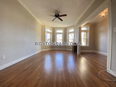 Brookline Rare Find! Gorgeous 1 Bed 1 Bath Available NOW on Riverway  Longwood Area - $2,750