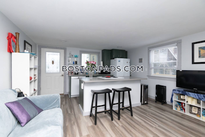 Revere Renovated 1 bed 1 bath available NOW on Revere Beach Blvd! - $2,750