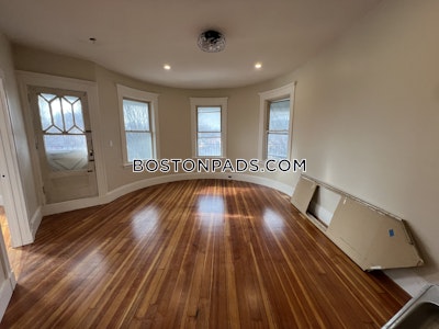 Dorchester Newly renovated 2 bed 1 bath available NOW on Columbia Rd in Dorchester! Boston - $2,800