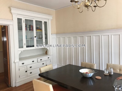 Brookline 3 Bed, 1.5 Bath Unit  Boston University - $5,950